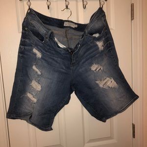 Torrid Boyfriend Bermuda Shorts - Medium Wash
